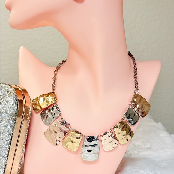 💕 Gold, Silver, and Bronze Hammered Necklace - Picture 5 of 7